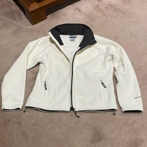 Fleeced jacket with zipper pockets